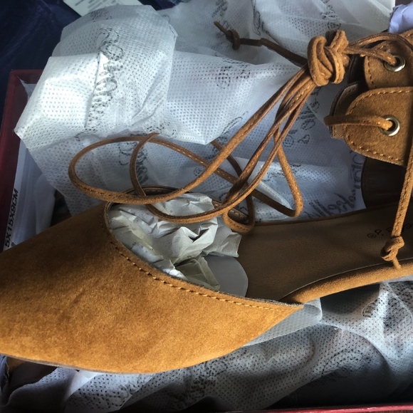 Breckelles Pointy Toe Lace Up Gladiator Flat Mule - Picture 3 of 4